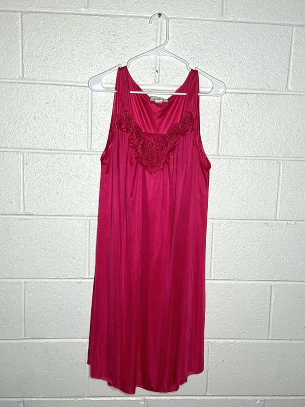< Vintage LatI Fashion Hot Pink Lace Trimmed Nightgown >